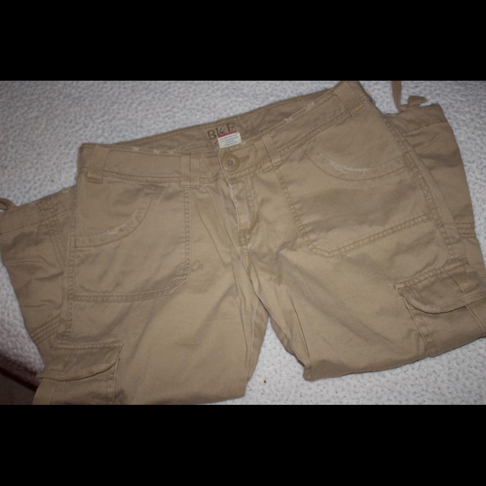 Buckle Distressed Capris